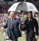 1999-mj-at-game-with-mohammed-al-fayed-london.jpg