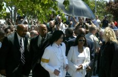 Trial-Photos-August-2004-August-16th-2004-michael-jackson-10130682-1000-652.jpg