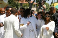 Trial-Photos-August-2004-August-16th-2004-michael-jackson-10130556-1000-661.jpg