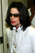 Trial-Photos-August-2004-August-16th-2004-michael-jackson-10130443-301-450.jpg