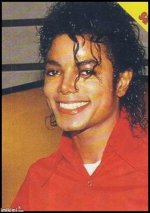 smiling-michael-jackson-8794638-413-585.jpg