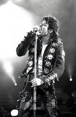 200px-Michael_Jackson_in_1988.jpg