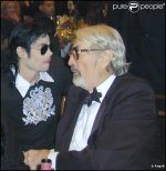 238284-michael-jackson-et-gregory-peck-en-1999-637x0-2.jpg