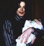 michael-with-baby-blanket-prince-michael-jackson-15789287-583-598.jpg