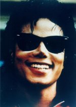 BEAUTIFUL-SMILE-michael-jacksons-smile-12753688-825-1153.jpg