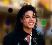 Beautiful-Smile-michael-jackson-28358228-639-550.jpg