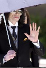 Trial-Photos-June-2005-June-1-2005-michael-jackson-11318655-566-819.jpg