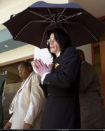 Trial-Photos-June-2005-June-1-2005-michael-jackson-11318649-657-819.jpg