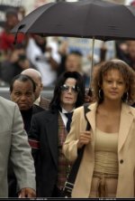 Trial-Photos-June-2005-June-2-2005-michael-jackson-11318749-556-819.jpg