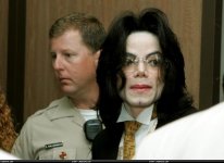 Trial-Photos-June-2005-June-3-2005-michael-jackson-11318729-819-597.jpg