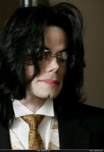 Trial-Photos-June-2005-June-3-2005-michael-jackson-11318735-560-819.jpg