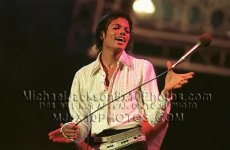 michaeljacksonphotosvictorytourshowse2810a.jpg