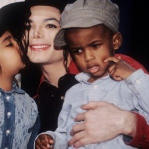 Humanitarian-michael-jackson-41509943-500-329.jpg