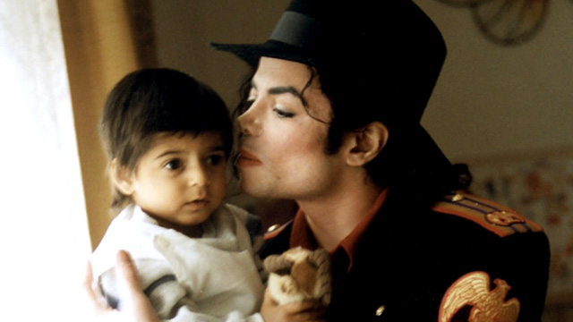 michael-jackson-sick-children.jpg