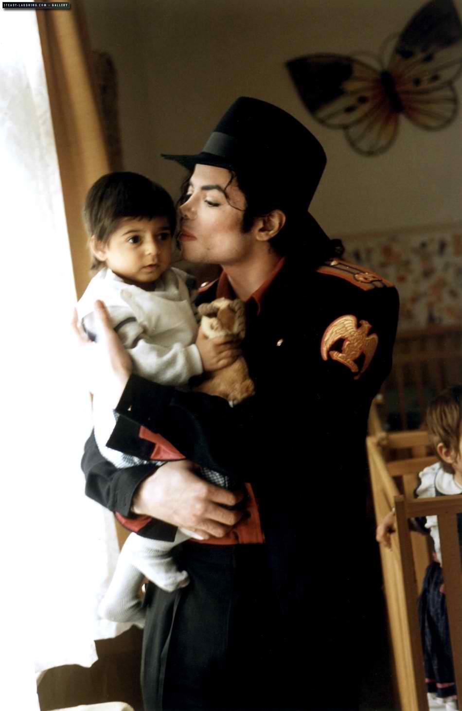 MJ-and-children-michael-jackson-10762079-950-1462.jpg